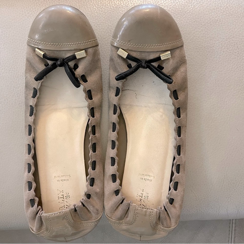 BALLY Taupe Leather Ballet Flats Slippers with Black trim and bow sz 9
